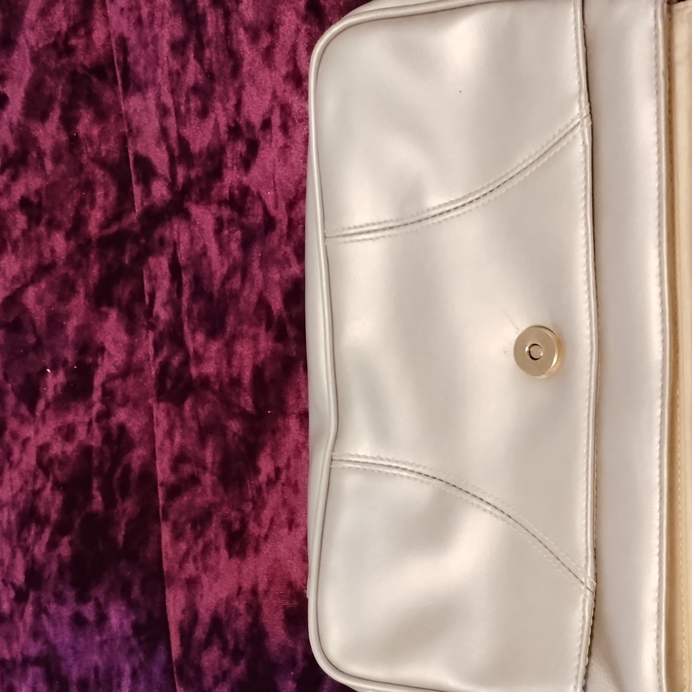 Gold Purse - Picture 4 of 6